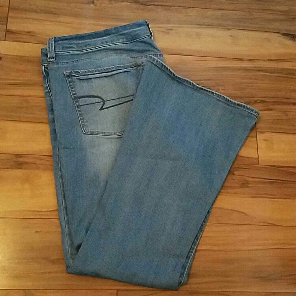 Like new! AE light wash boho flare jeans size 18